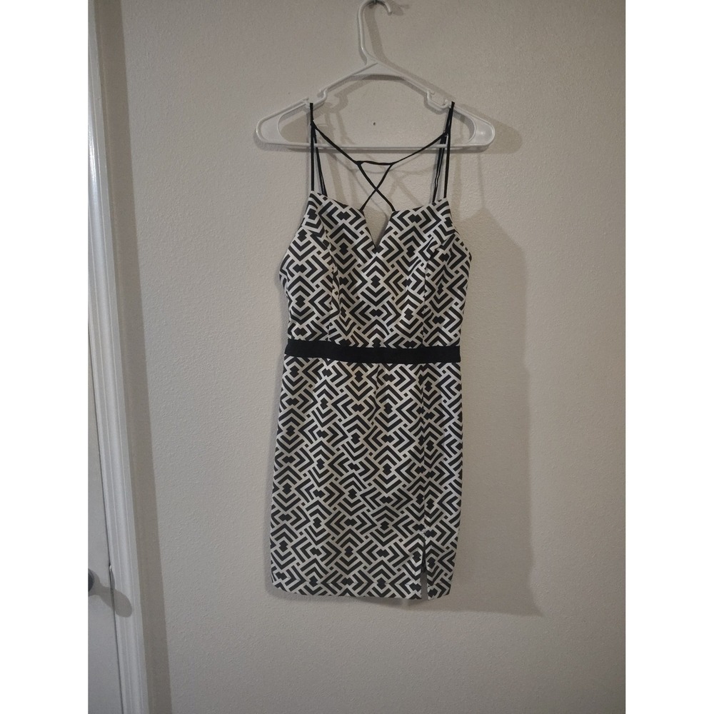 Mamu Womens Black‎ White Geometric Chevron V-Neck Strappy Back Mini Dress Size M
